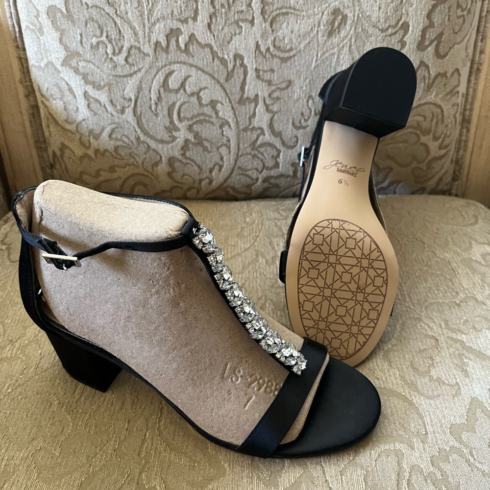 Jewel Badgley Mischka Black Satin Heel size 6 1/2 Worn Once